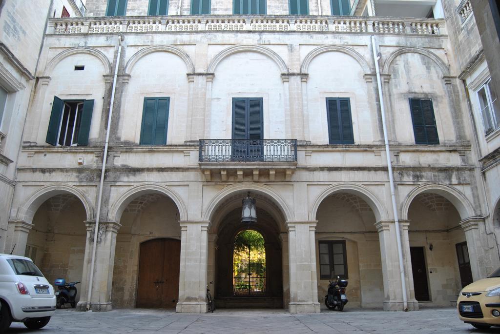 לצ'ה Garden Suite At Palazzo Famularo חדר תמונה