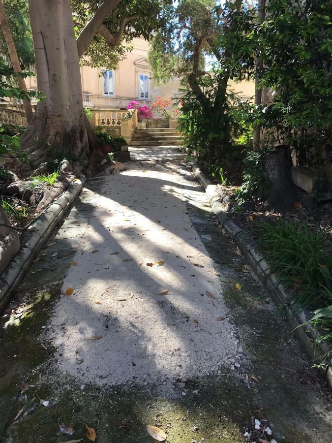 לצ'ה Garden Suite At Palazzo Famularo מראה חיצוני תמונה