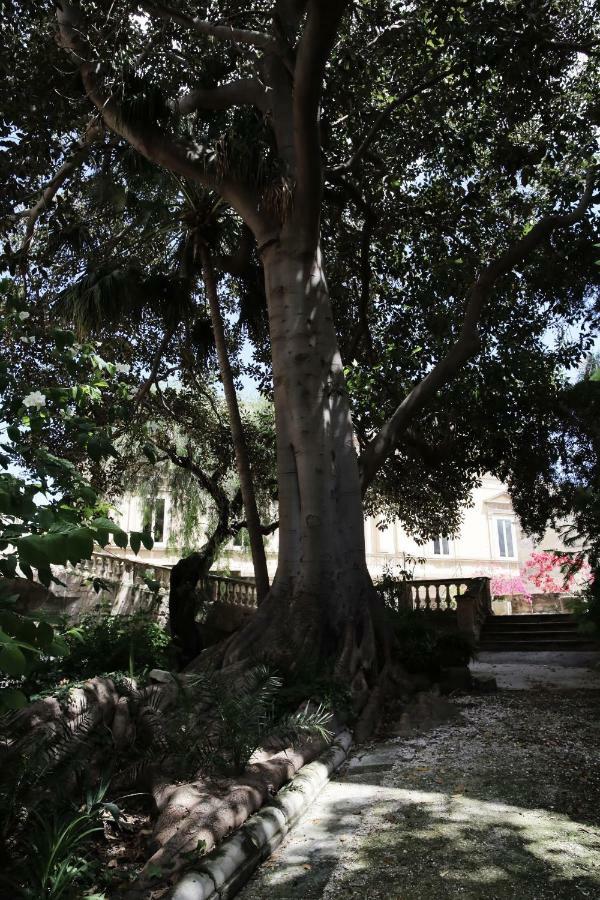 לצ'ה Garden Suite At Palazzo Famularo מראה חיצוני תמונה