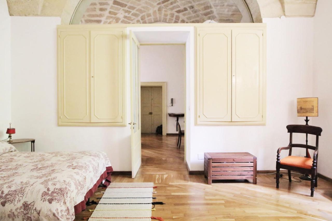 לצ'ה Garden Suite At Palazzo Famularo מראה חיצוני תמונה